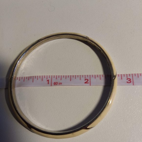 3/$25 vintage 80s 'gold' cream black enamel bangle set EUC - Picture 9 of 11